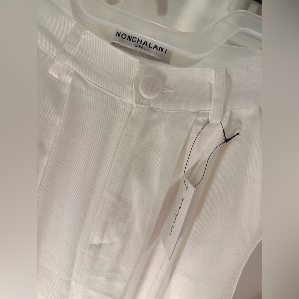 New NWT NONchalant Fabi Wide Leg Pant in White
Label revolve trouser - Picture 5 of 8